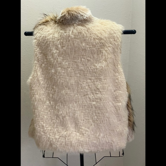 Reba Faux Fur Vest NWT - Picture 2 of 7